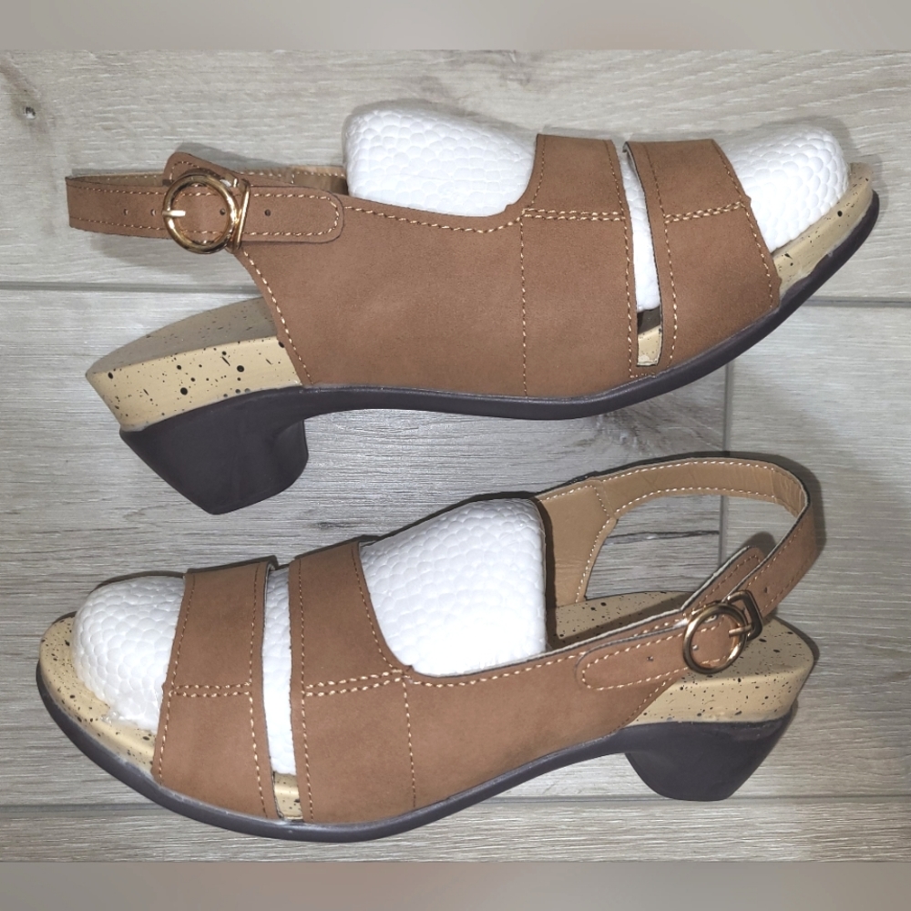 👡Macy's Brown Open Toe Wedges w/gold buckle **BUY 1 GET 1**